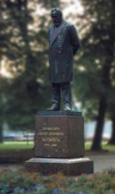 Памятник великому терапевту и инфекционисту  С.П.Боткину у Военно-медицинской академии. 